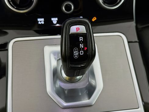 Used 2020 Land Rover Range Rover Evoque SE image 19