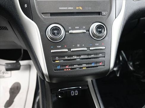 Used 2017 Lincoln MKC Reserve image 13