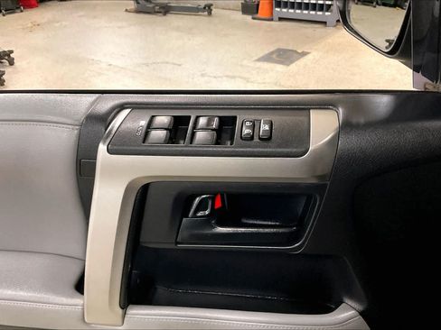 Used 2013 Toyota 4Runner SR5 w/ Convenience Pkg AWD/4WD image 34