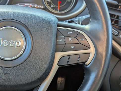 Used 2018 Jeep Cherokee Limited image 28