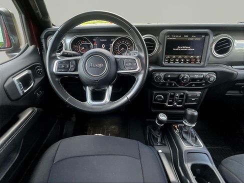 Used 2022 Jeep Wrangler Unlimited Sahara AWD/4WD image 8