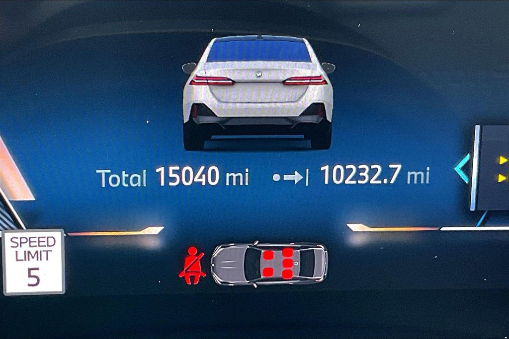 Used 2024 BMW i5 eDrive40i w/ Executive Package RWD image 13