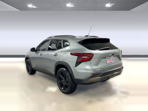 Used 2024 Chevrolet Trax ACTIV w/ Driver Confidence Package image 3