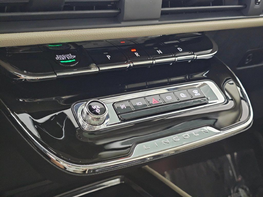 Certified 2025 Lincoln Corsair Grand Touring AWD/4WD image 34