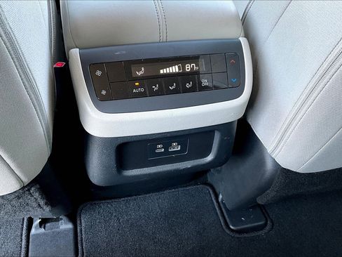 Used 2024 Nissan Pathfinder SV AWD/4WD image 10