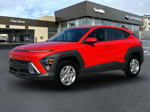 New 2025 Hyundai Kona SE image 2