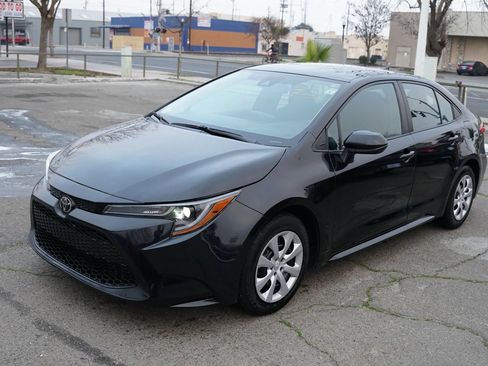 Used 2022 Toyota Corolla LE FWD image 1