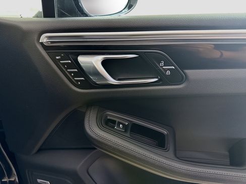 Used 2021 Porsche Macan S image 30