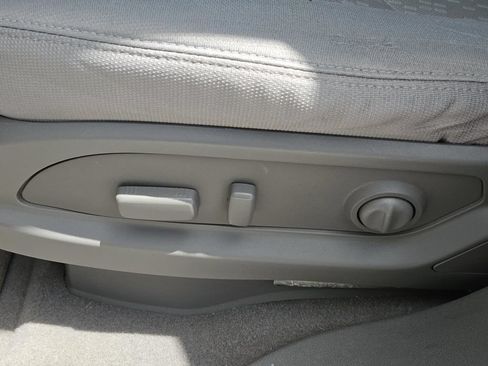 Used 2013 GMC Acadia SLE FWD image 15