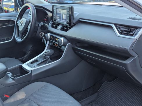 Used 2022 Toyota RAV4 LE image 29