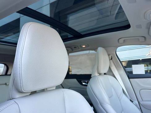 New 2026 Volvo V60 B5 Cross Country Plus w/ Climate Package image 18