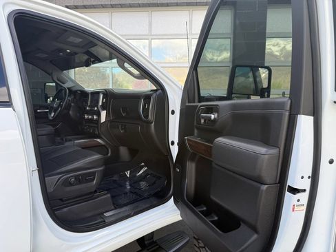 Used 2023 GMC Sierra 3500 SLT w/ SLT Premium Package AWD/4WD image 17