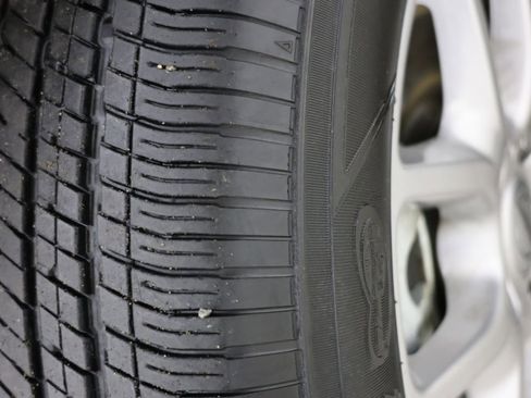 Used 2024 Chrysler Pacifica Touring-L image 14