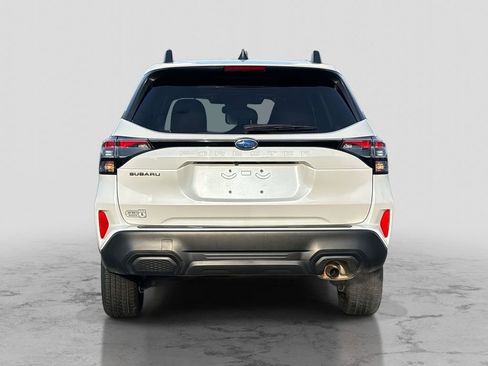Used 2025 Subaru Forester Premium image 4