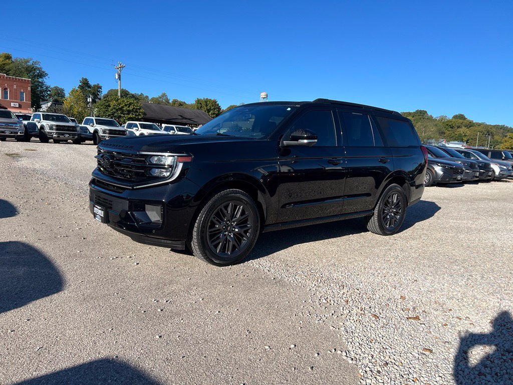 Used 2025 Ford Expedition Platinum w/ Stealth Performance Package AWD/4WD image 4