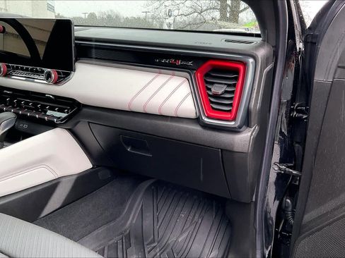 Used 2025 GMC Canyon AT4 w/ AT4X Package image 18