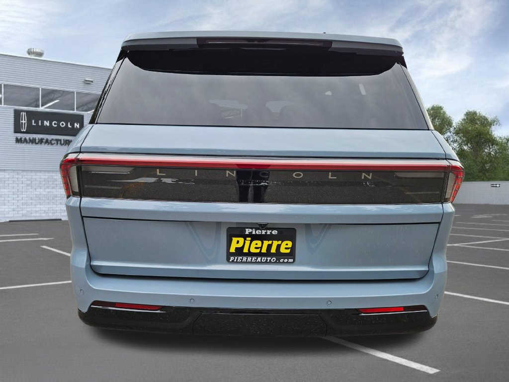 New 2027 Lincoln Navigator Reserve AWD/4WD image 4