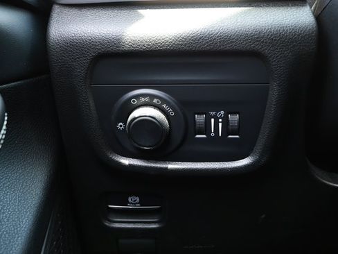 Used 2024 Jeep Grand Cherokee Laredo RWD image 15