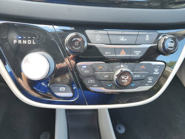 Used 2022 Chrysler Pacifica Touring-L FWD image 15