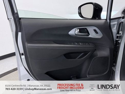 New 2026 Chrysler Pacifica Limited w/ S Appearance Package AWD/4WD image 17
