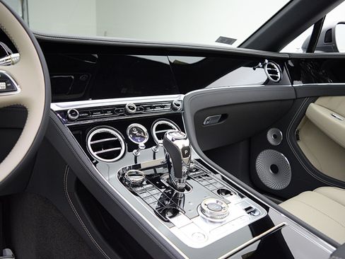 Used 2024 Bentley Continental GT image 41