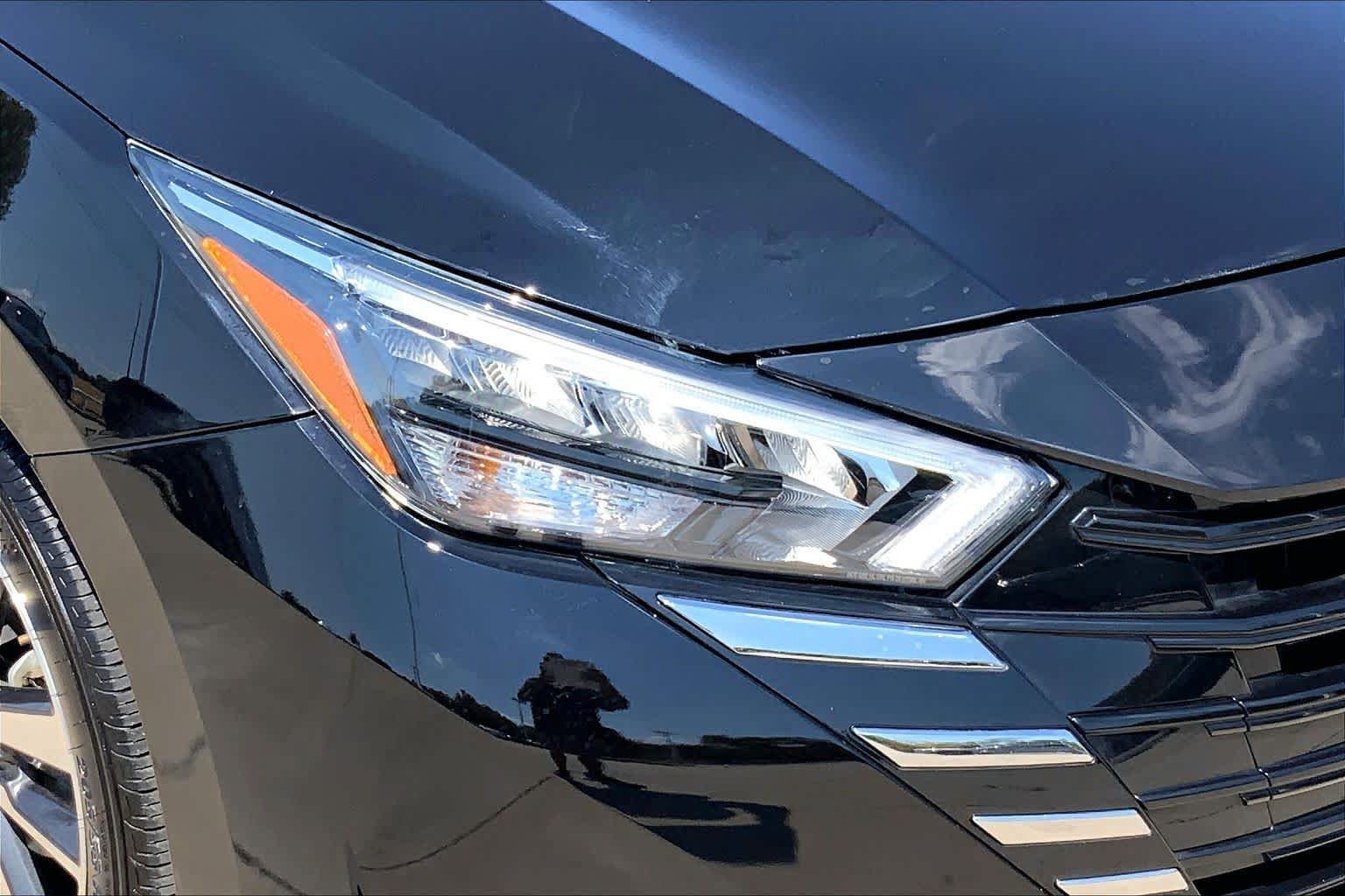 Used 2025 Nissan Versa SV FWD image 27