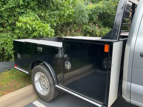 Used 2023 Ford F550 4x4 Crew Cab Super Duty w/ XLT Value Package image 5