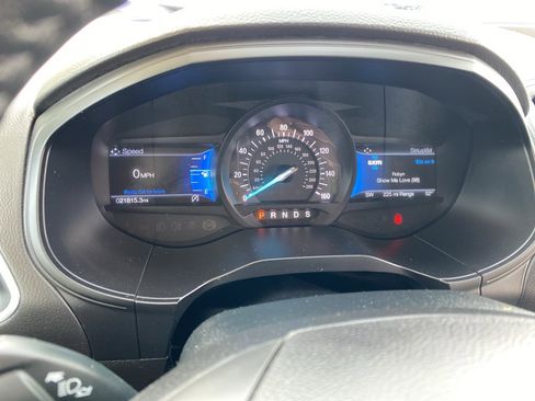 Used 2022 Ford Edge Titanium w/ Class II Trailer Tow Package image 7