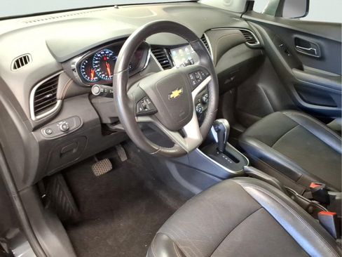 Certified 2018 Chevrolet Trax LT w/ LT Convenience Package FWD image 8