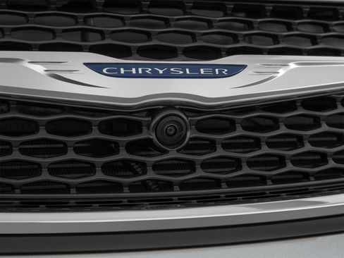 Used 2018 Chrysler Pacifica Limited FWD image 63