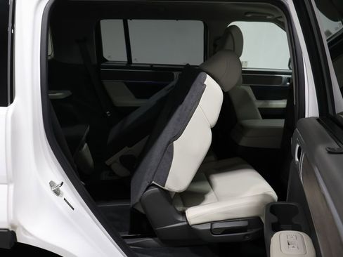 Used 2024 Hyundai Santa Fe Limited image 20