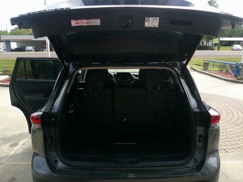 Used 2024 Toyota Highlander XLE image 15