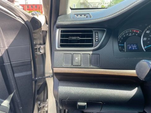 Used 2015 Toyota Camry LE FWD image 11