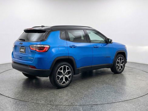 Used 2025 Jeep Compass Limited image 9