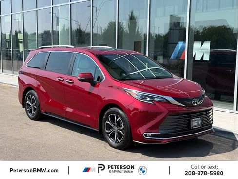 Used 2026 Toyota Sienna Platinum AWD/4WD image 7