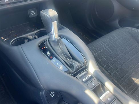 Used 2024 Honda HR-V LX image 13