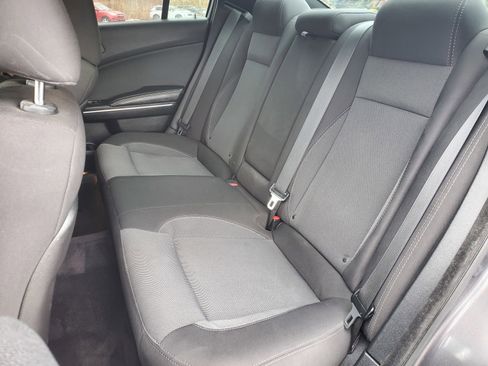 Used 2017 Dodge Charger SE w/ Popular Equipment Group image 17