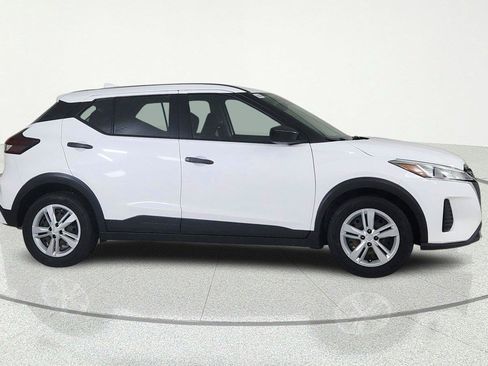 Used 2022 Nissan Kicks S FWD image 6