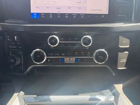 Used 2025 Ford F250 Lariat w/ Black Appearance Package AWD/4WD image 27