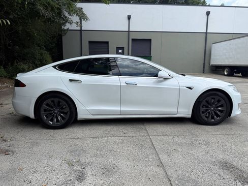 Used 2018 Tesla Model S 100D AWD/4WD image 9