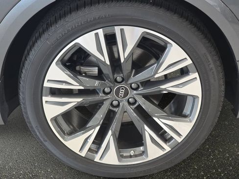 Certified 2025 Audi Q8 Premium Plus AWD/4WD image 31