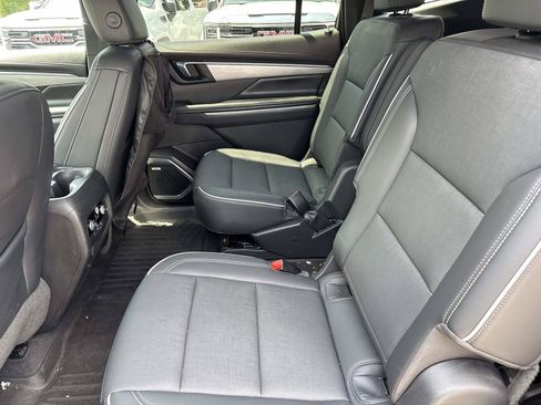 Used 2025 Buick Enclave Preferred w/ Power Package FWD image 32