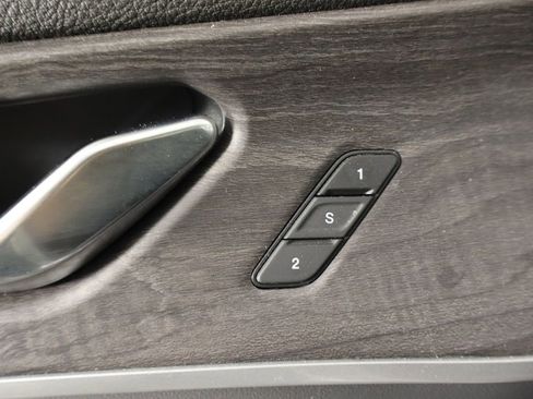 Used 2023 Jeep Grand Cherokee Limited w/ Black Appearance Package image 22