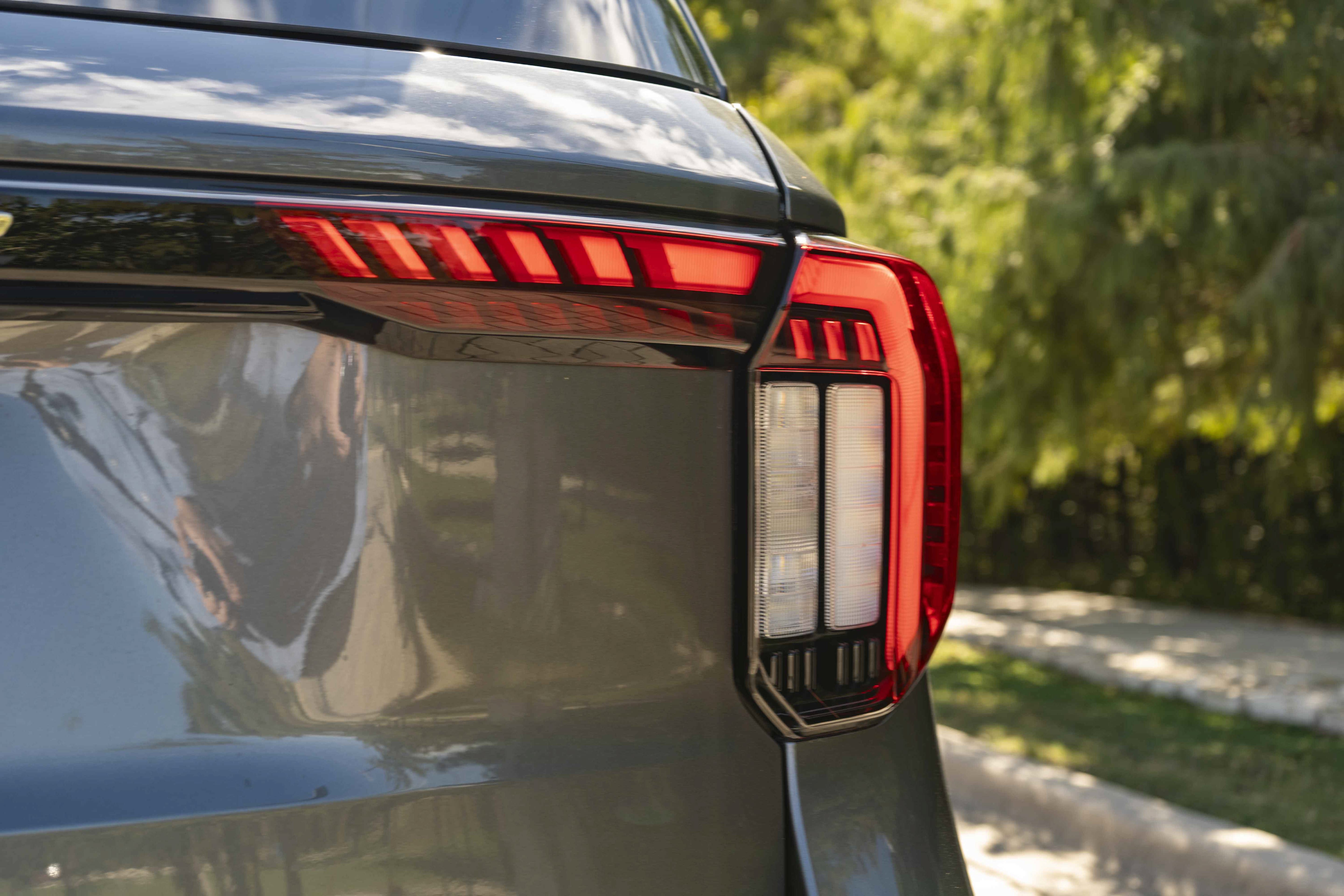 Used 2026 Ford Explorer Active RWD image 12