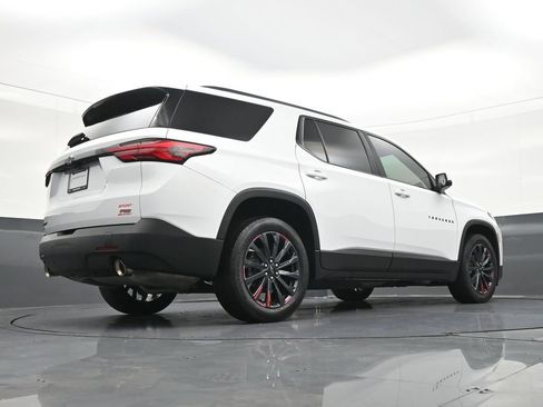 Used 2024 Chevrolet Traverse RS FWD image 32