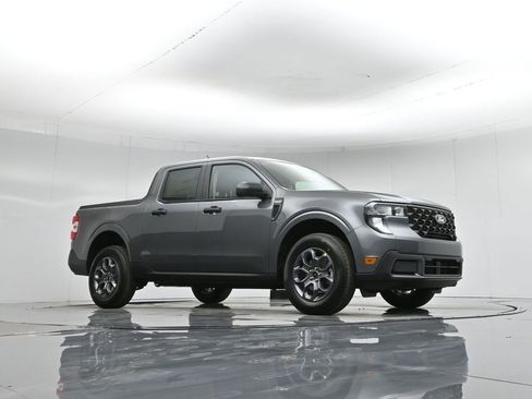 Used 2026 Ford Maverick XLT image 3