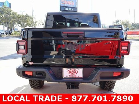 Used 2025 Jeep Gladiator Willys image 6