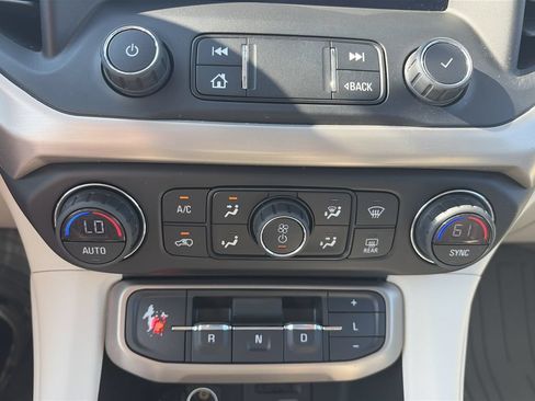 Used 2020 GMC Acadia Denali w/ Technology Package FWD image 24
