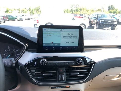 Certified 2022 Ford Escape SE w/ Cold Weather Package image 17