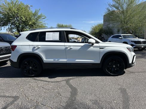 Used 2023 Volkswagen Taos SE FWD image 5